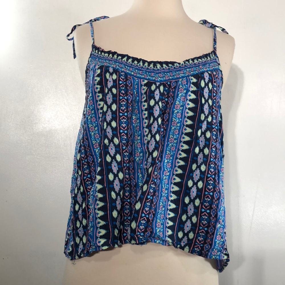 Hollister top size Med.